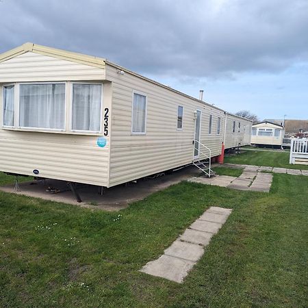 3 Bedroom Caravan, Sleeps 8 Lyons Lido Beach Prestatyn Dış mekan fotoğraf
