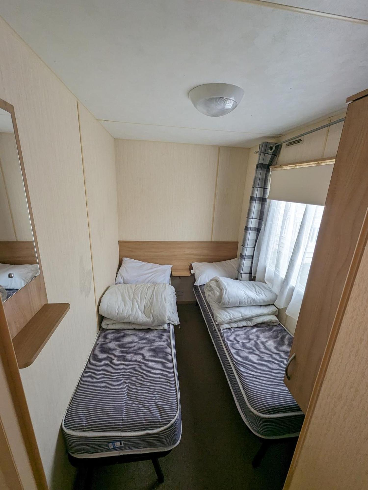 3 Bedroom Caravan, Sleeps 8 Lyons Lido Beach Prestatyn Dış mekan fotoğraf