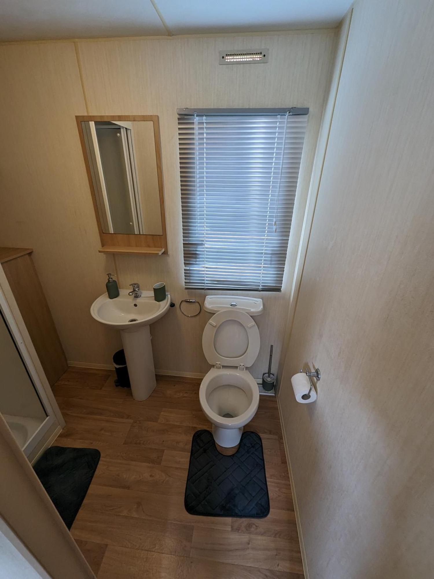 3 Bedroom Caravan, Sleeps 8 Lyons Lido Beach Prestatyn Dış mekan fotoğraf