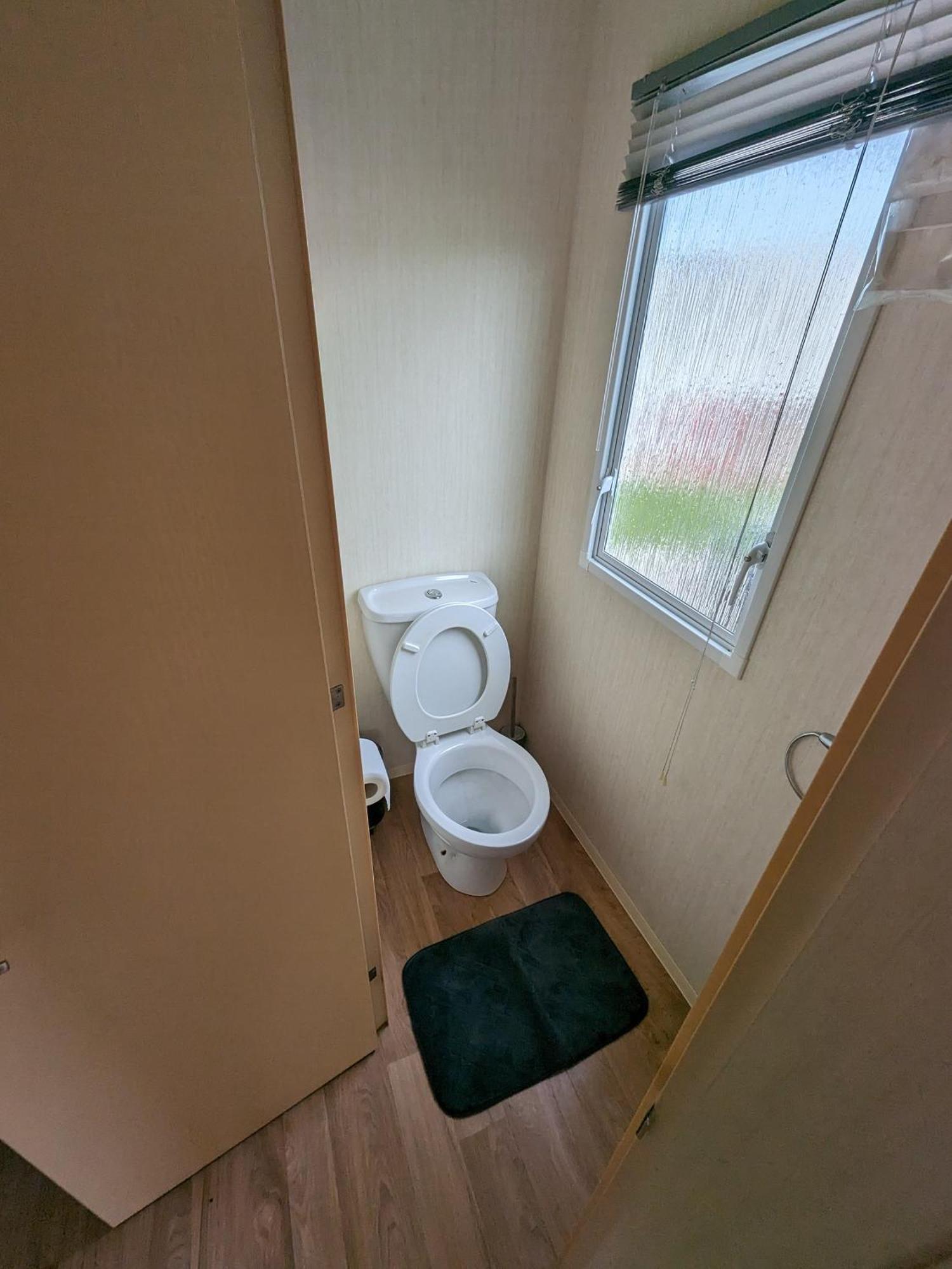 3 Bedroom Caravan, Sleeps 8 Lyons Lido Beach Prestatyn Dış mekan fotoğraf