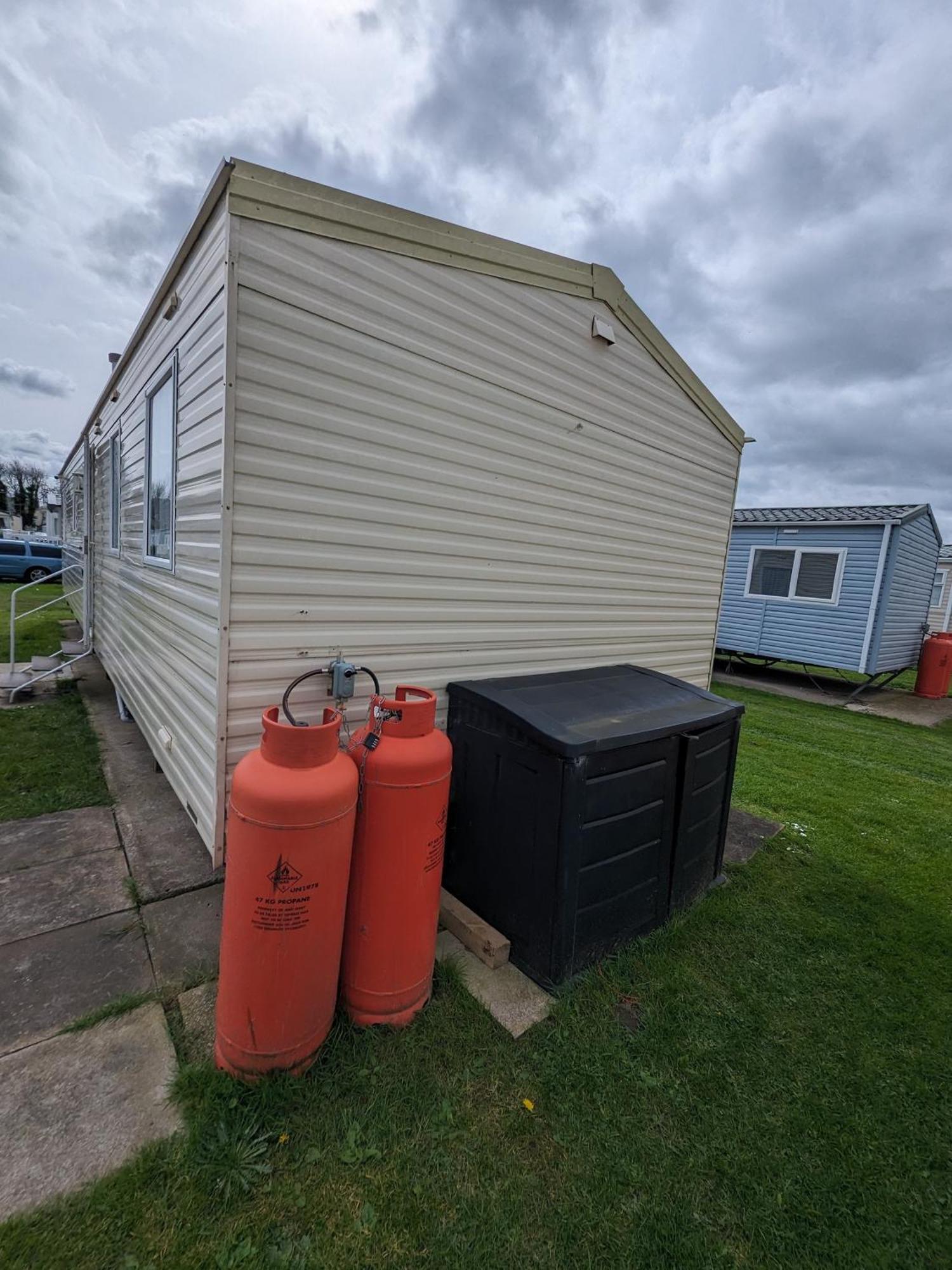 3 Bedroom Caravan, Sleeps 8 Lyons Lido Beach Prestatyn Dış mekan fotoğraf